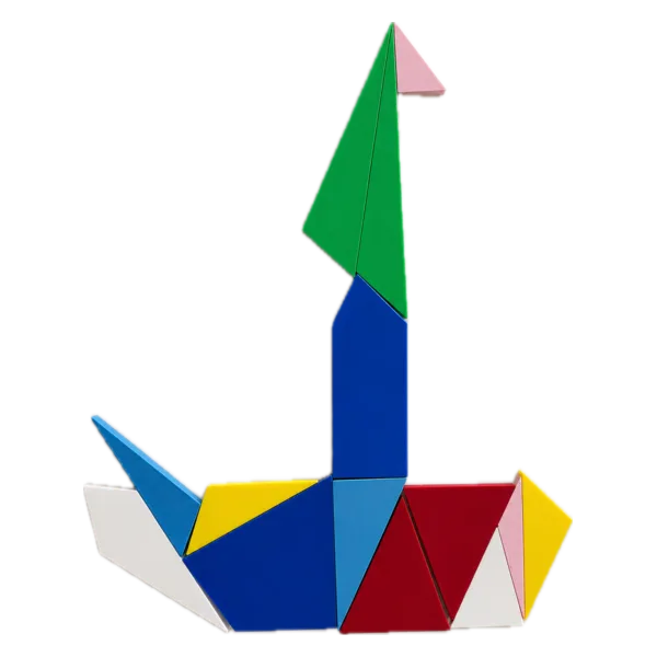 A sailing boat made from all 14 pieces, with a tall green sail and a pink pennant.
